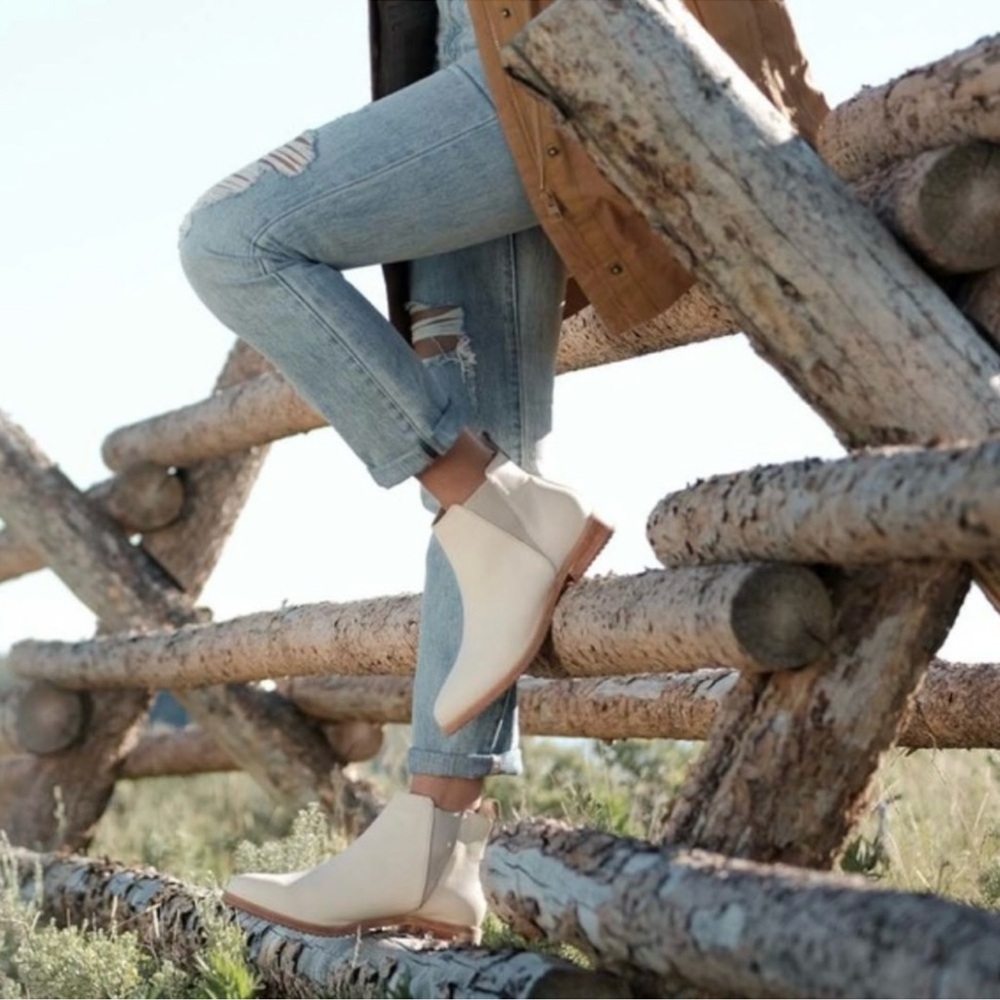 Nisolo x‎ Anthropologie classic Chelsea Boot in color Bone new in box